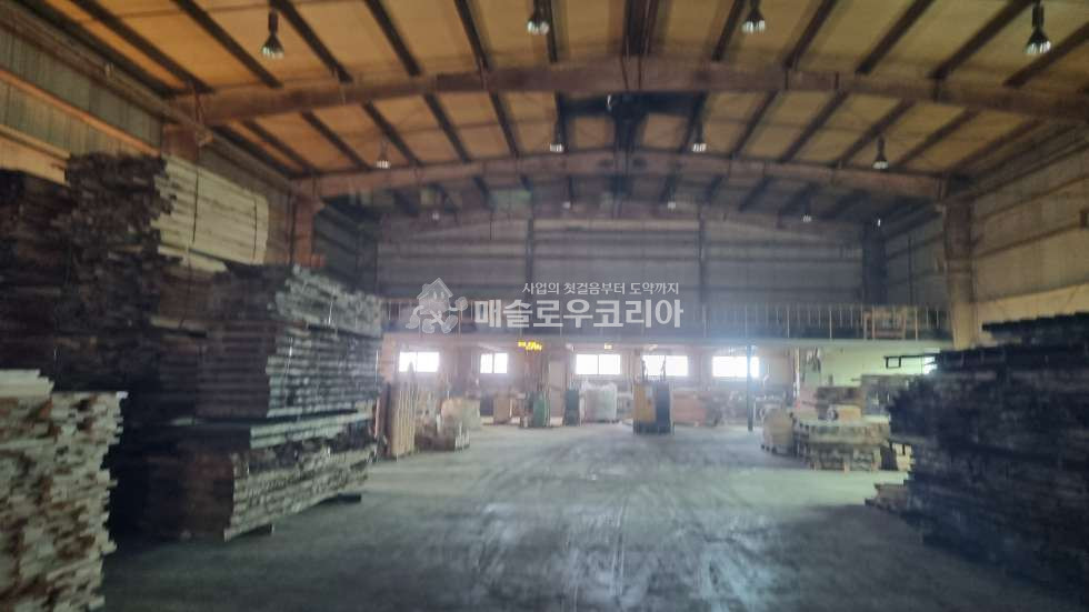 전북 군산시 소룡동 일자로 긴 공장, 호이스트2.8톤, 사무실 2층 매매 매물번호 10011 사진 1